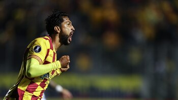 El argentino Valdez empuja a