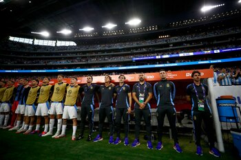 Scaloni aduló a su cuerpo