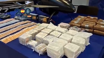 Drogas y dinero incautados por la Policía Nacional.