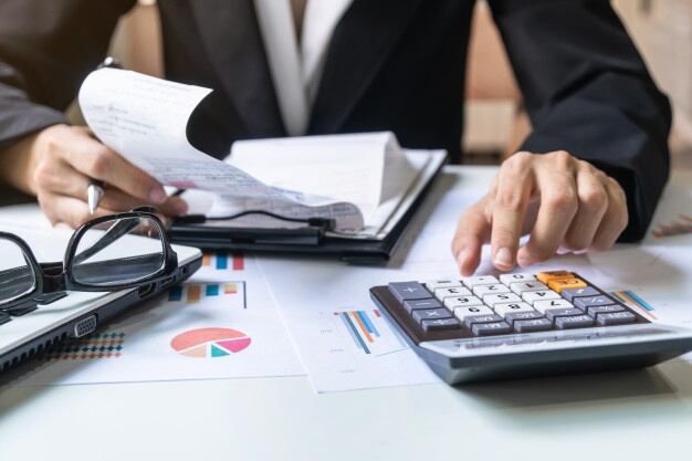 Una empresa de París (Francia) tiene una oferta de empleo.