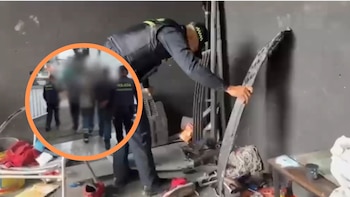 Los sospechosos estaban en un establecimiento de la localidad de Barrios Unidos, donde las autoridades hallaron el carro que había sido robado un día antes en Suba - crédito Policía Metropolitana de Bogotá