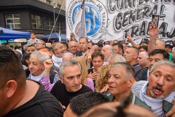 Axel Kicillof junto a los