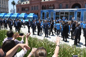 El Presidente saludó a algunas