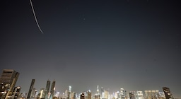 Irán lanzó diez oleadas de misiles y Hezbollah mató a un israelí en una de las jornadas más intensas del conflicto