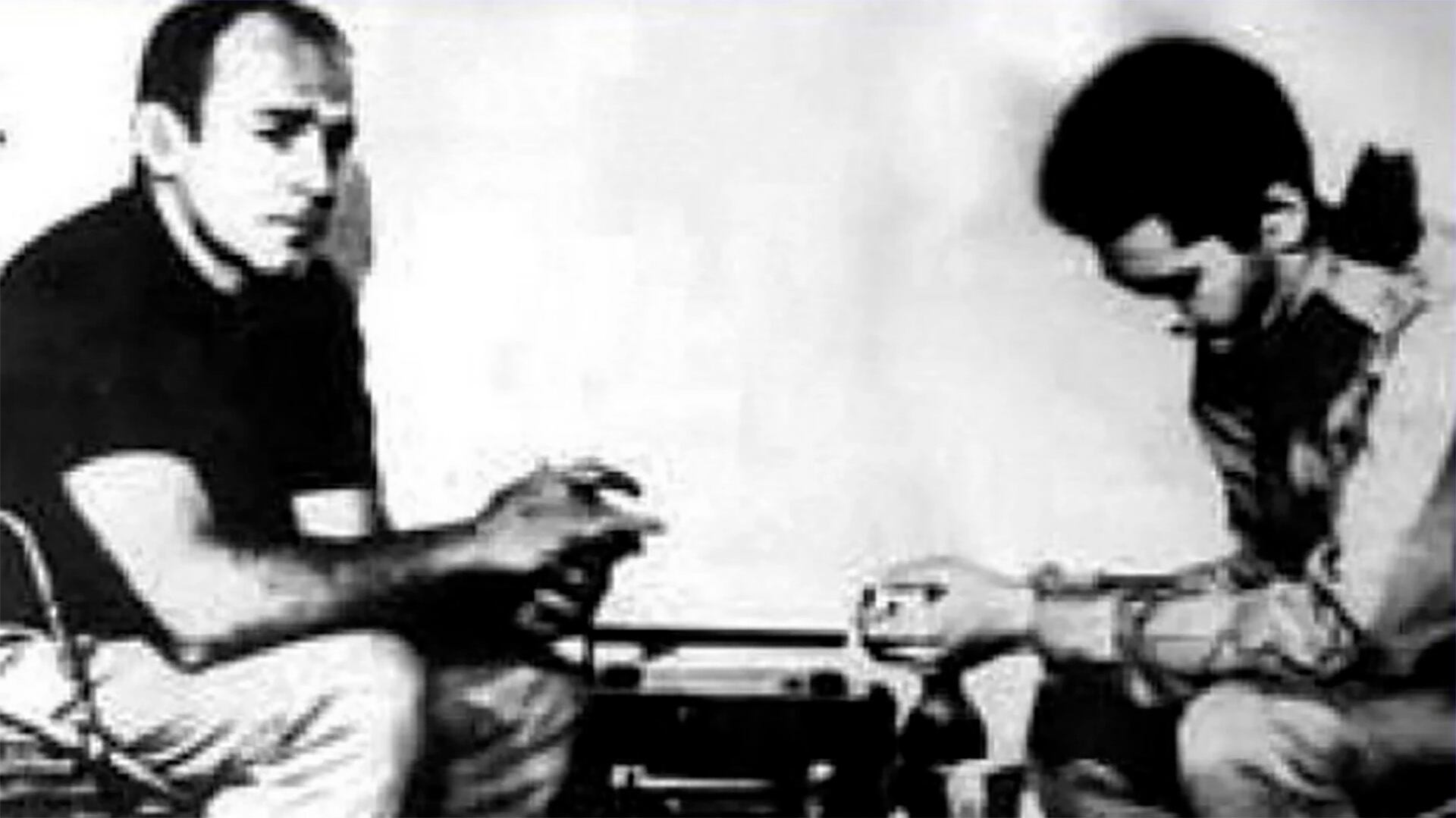 Di Stéfano junto a uno de sus secuestradores