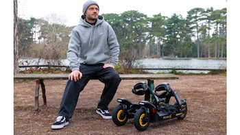 Cada esquí integra cuatro ruedas