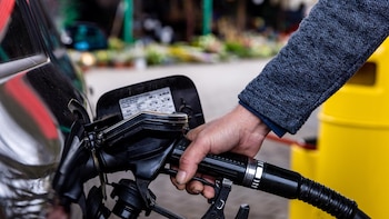 El precio del diésel y la gasolina vuelve a caer tras la reapertura del Estrecho de Ormuz