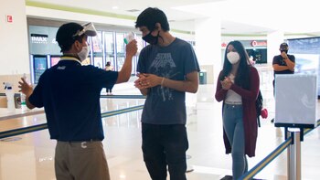 Después de 4 meses del cierre de salas de Cine, hoy abrieron sus puertas con poca gente (Foto: Cuartoscuro)