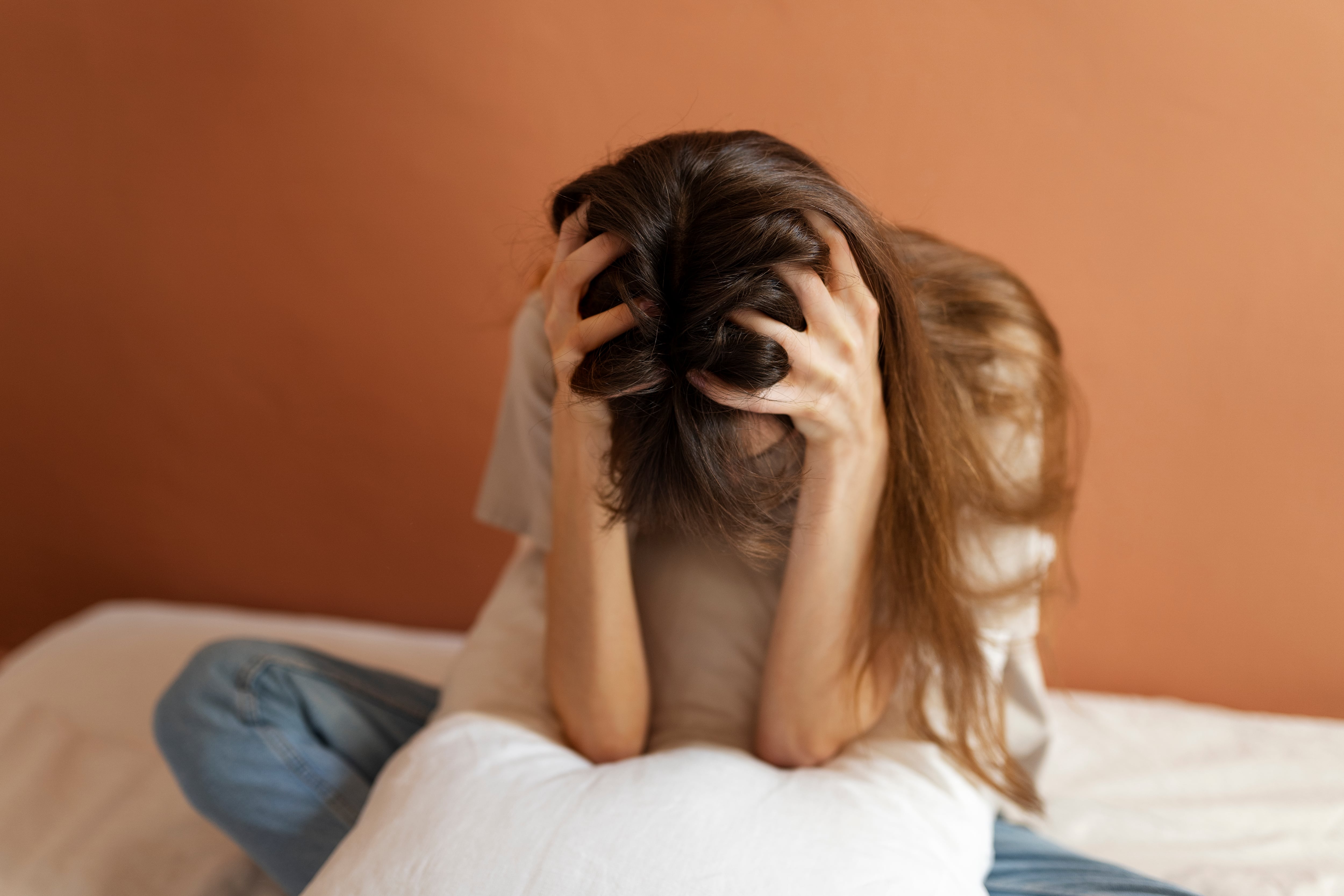 Las personas con ansiedad suelen caer en bucles de pensamiento. (Freepik)