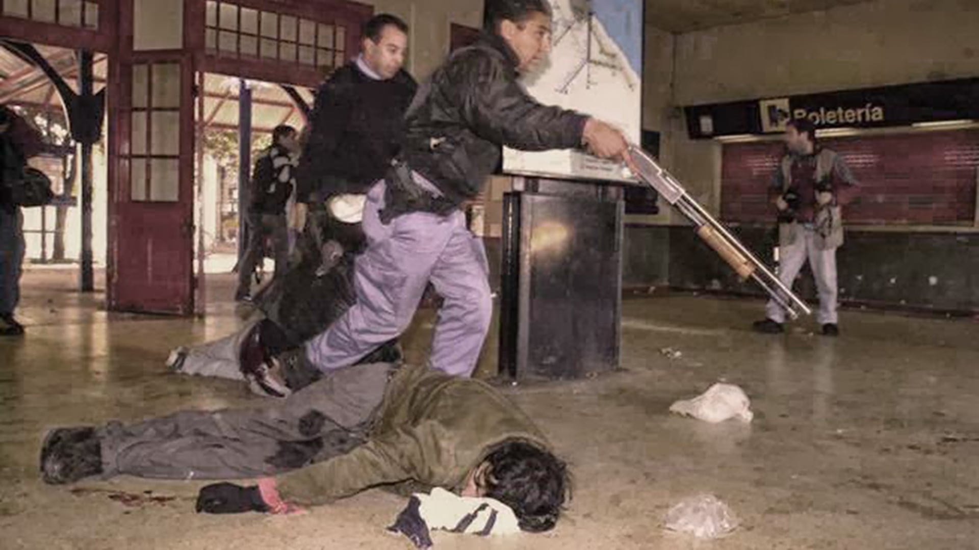 Kosteki y Santillán fueron asesinados por la Policía Bonaerense el 26 de junio de 2002. En primer plano, el cabo Acosta, quien fue condenado a prisión perpetua