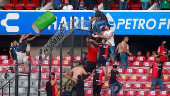 La producción reúne una investigación periodística de año y medio que examina las agresiones en el estadio de Querétaro y las dudas que persisten sobre las víctimas.