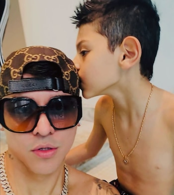 Kevin Roldán compartió fotos con su hijo Mathias disfrutando en la piscina - crédito kevinroldankr / Instagram