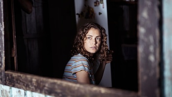 Cuando Dolores Fonzi se alzó con el premio a Mejor Actriz en los Premios Platino por la película 'La Patota', denunció el encarcelamiento de Belén, dando inició (sin saberlo) al desarrollo de la película