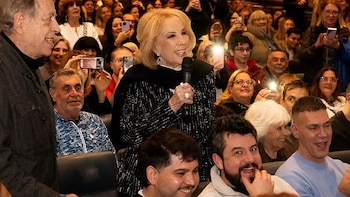 Mirtha Legrand fue al teatro a ver a Benjamín Vicuña y Esteban Lamothe: la ovación del público y su divertida crítica