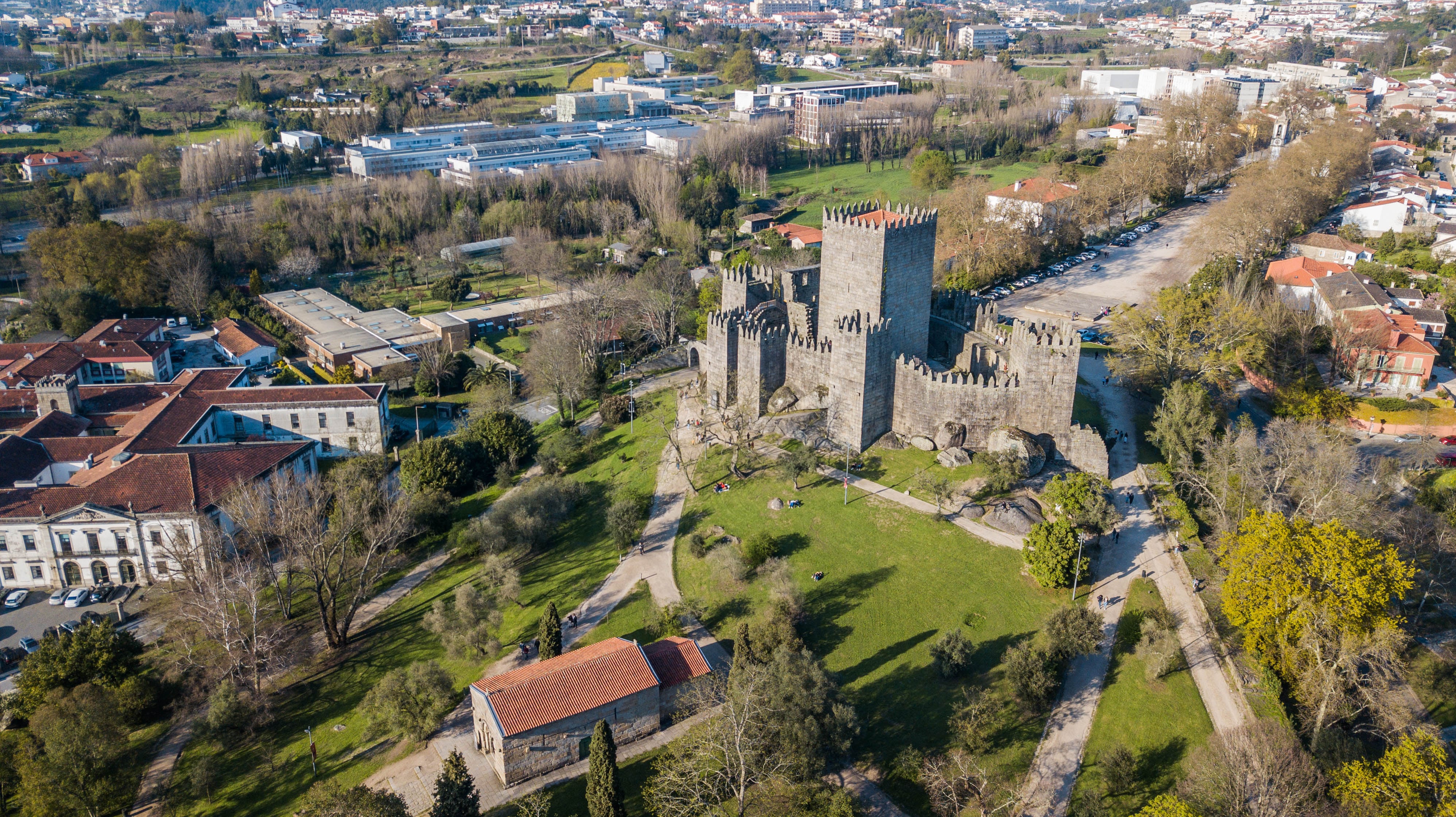 El pueblo portugués a una hora de España que es uno de los mejores destinos para viajar en 2026, según la prensa británica