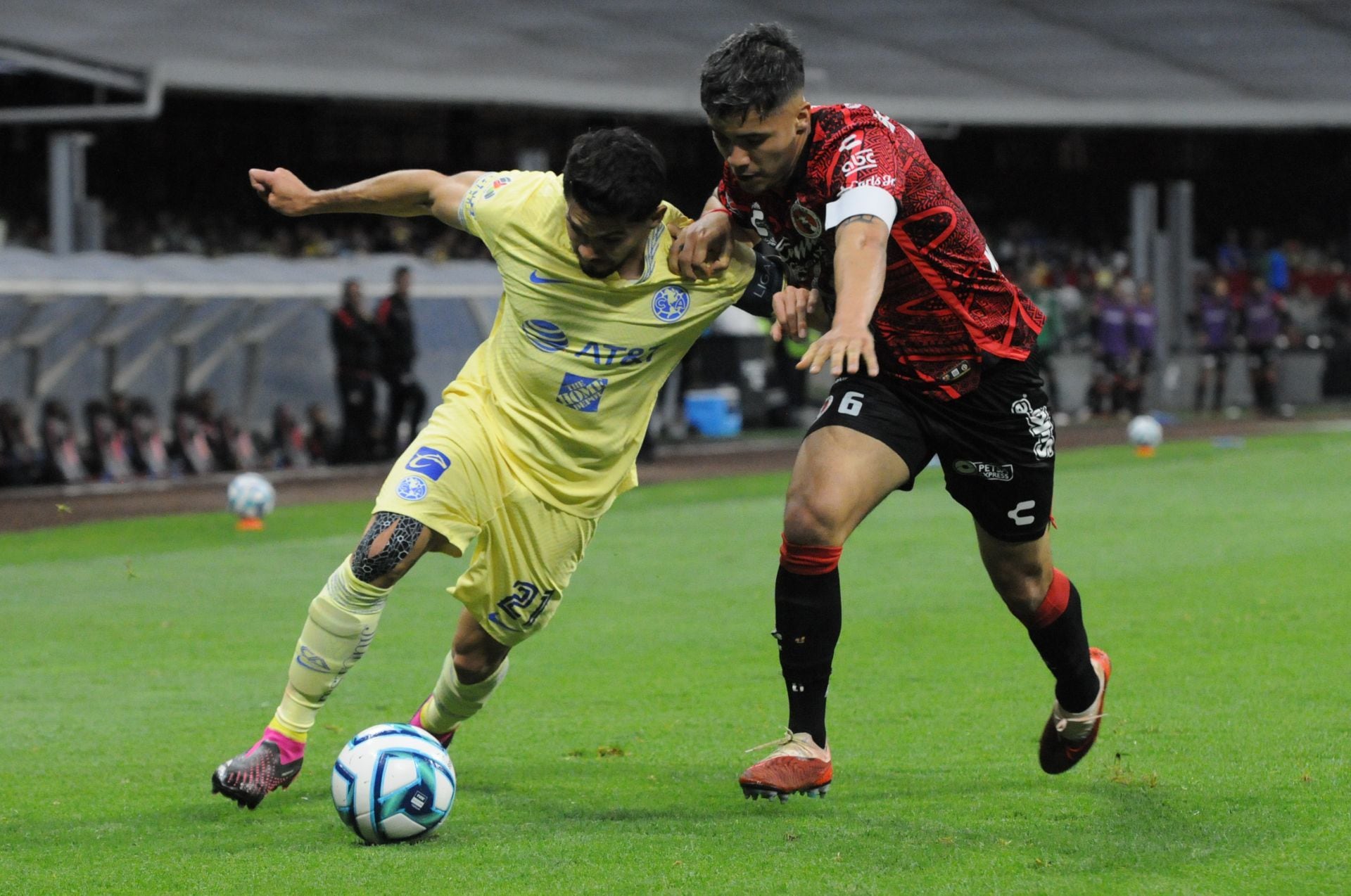 Los encuentros entre ambos equipos suelen ser muy parejos. (Foto: Cuartoscuro)