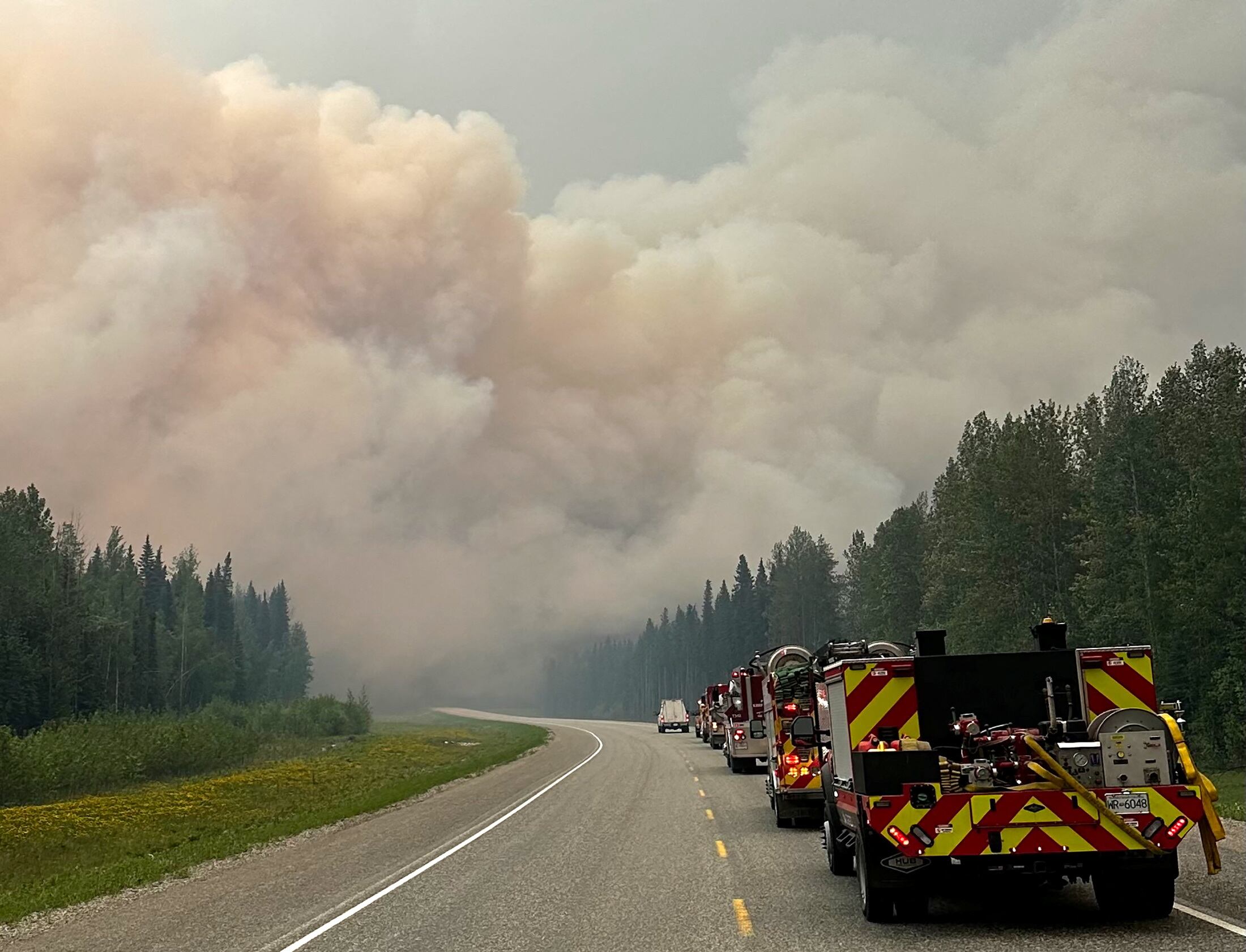 El humo de los incendios forestales deteriora la calidad del aire en Toronto, que llegó a figurar entre las ciudades más contaminadas del mundo, según Environment Canada. (BC Wildfire/REUTERS)
