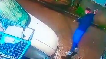 Video: un adolescente disparó contra la casa de un compañero de escuela en Lanús
