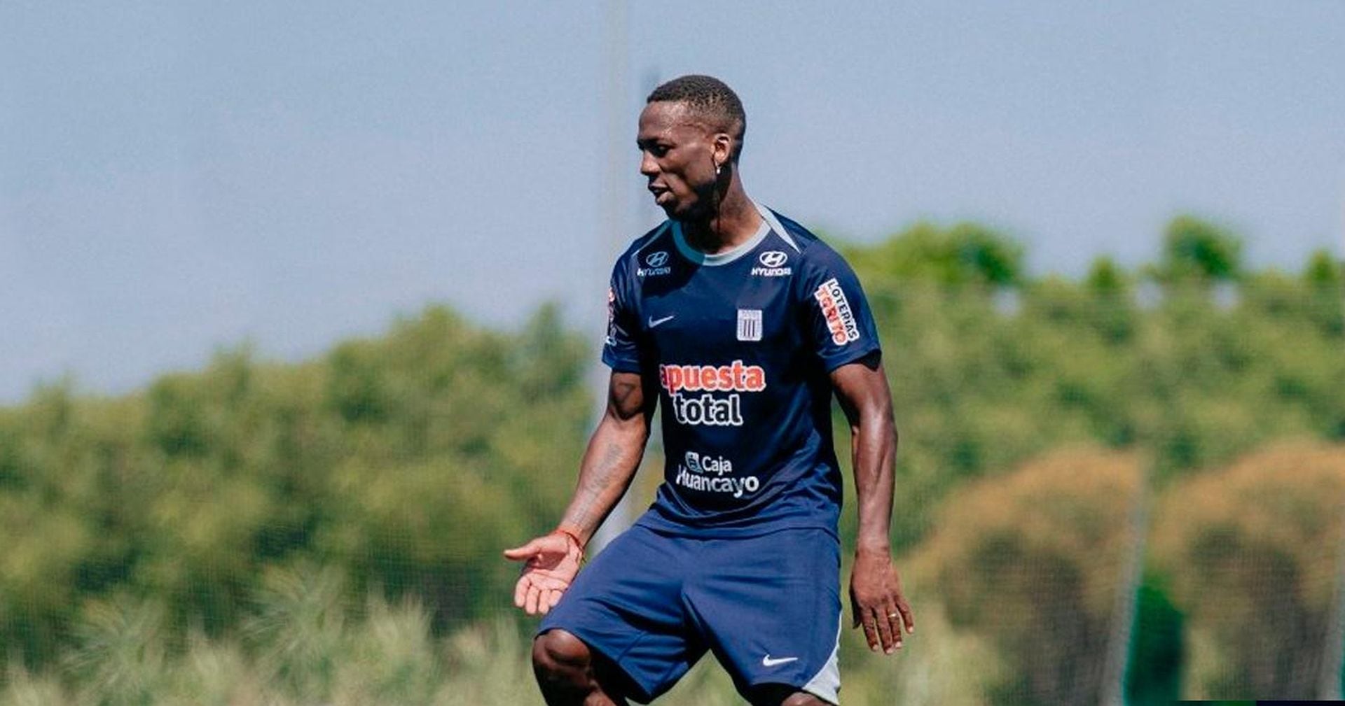 Alianza Lima formalizó una oferta por Emiliano Saba, el lateral derecho que termina su cesión en Sport Boys en diciembre y quedará libre de su vínculo con FBC Melgar. Los íntimos lo quieren para el 2027. (Alianza Lima)