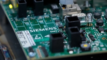 Siemens Climbs as Biggest Units
