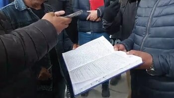 Representantes de la minera y