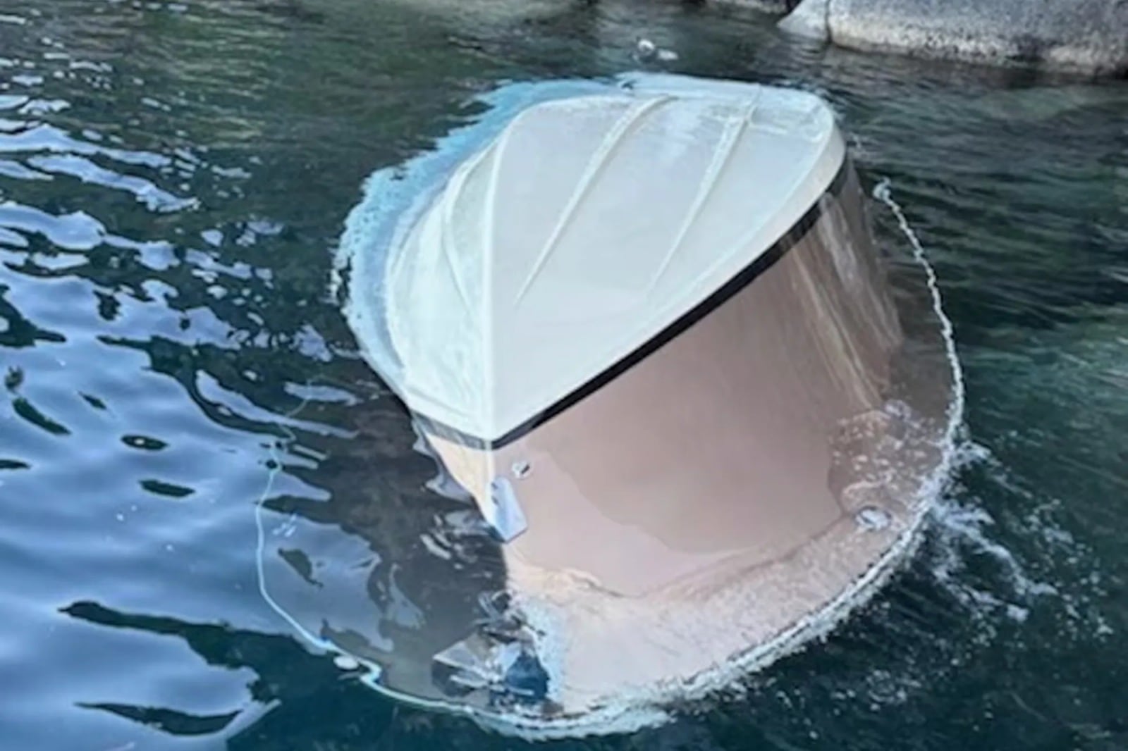 Las autoridades confirmaron la muerte de seis personas, pero otras dos continúan desaparecidas. (U.S Coast Guard)