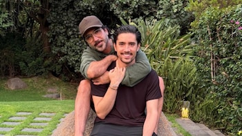 Alex Fernández pone alto a habladurías y niega enfrentamiento con su papá, Alejandro Fernández: “Lo amo profundamente”