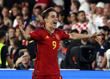 Gavi tras marcar su penalti