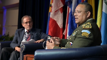 "Estamos trabajando bajo un diseño operacional que llamamos “cinturón de fuego”, enfocado en reforzar nuestras zonas fronterizas, principalmente la frontera oeste y suroeste con México", explicó el Ministro de Defensa guatemalteco