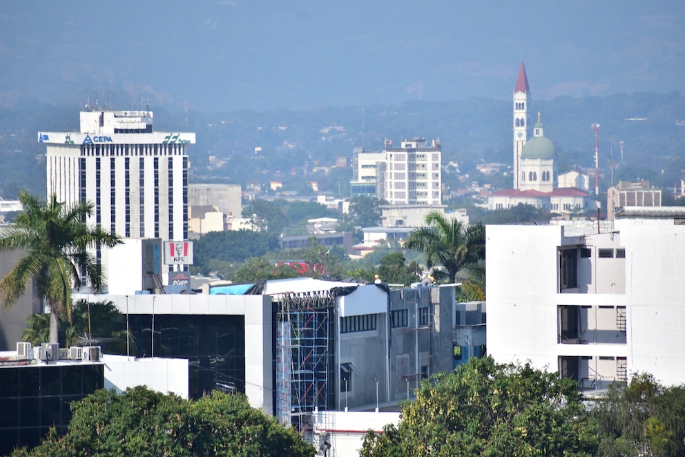 El Salvador impulsa sus exportaciones y busca nuevos mercados