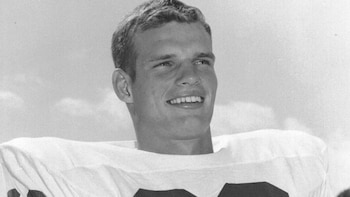 Ted Hendricks durante su etapa