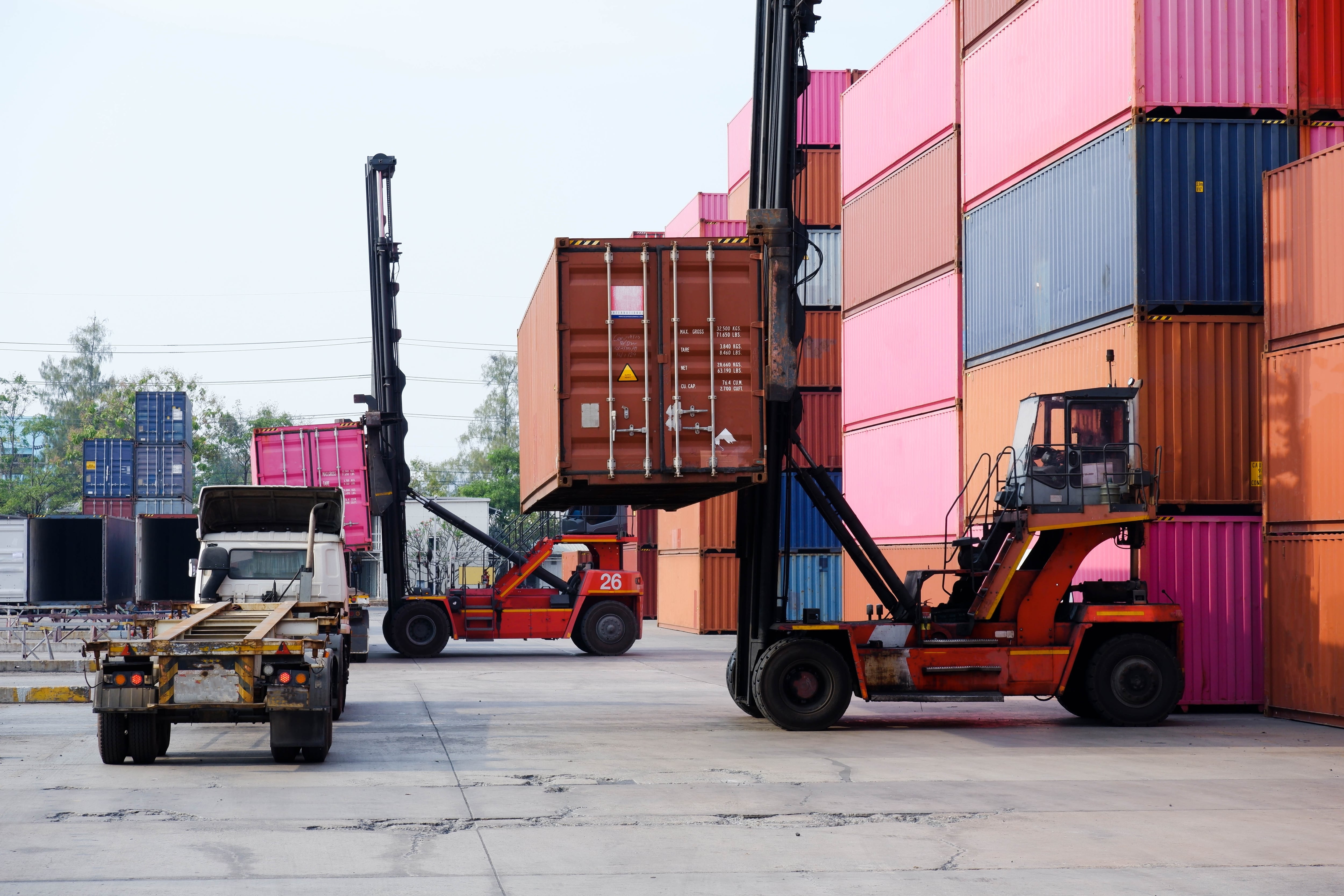 El forwarder busca alternativas de ruta o de modo de transporte y reprograma retiros y entregas (Foto: Shutterstock)