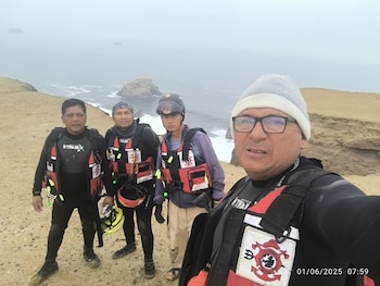 El equipo de rescate, bajo