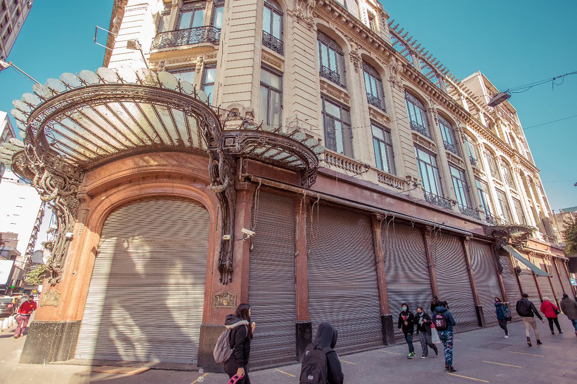 La reconversión de la zona, en medio de hábitos de compra modificados, influyó el cierre de propuestas gastronómicas y la dificultad para consolidar una oferta atractiva