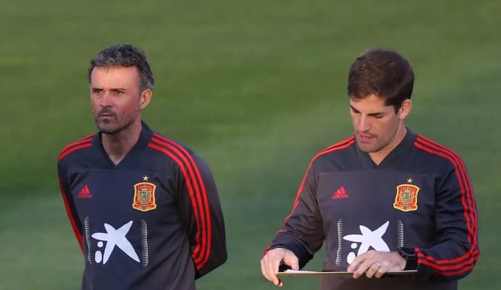 Robert Moreno durante su etapa como asistente técnico de Luis Enrique en la selección de España. (La Razón)