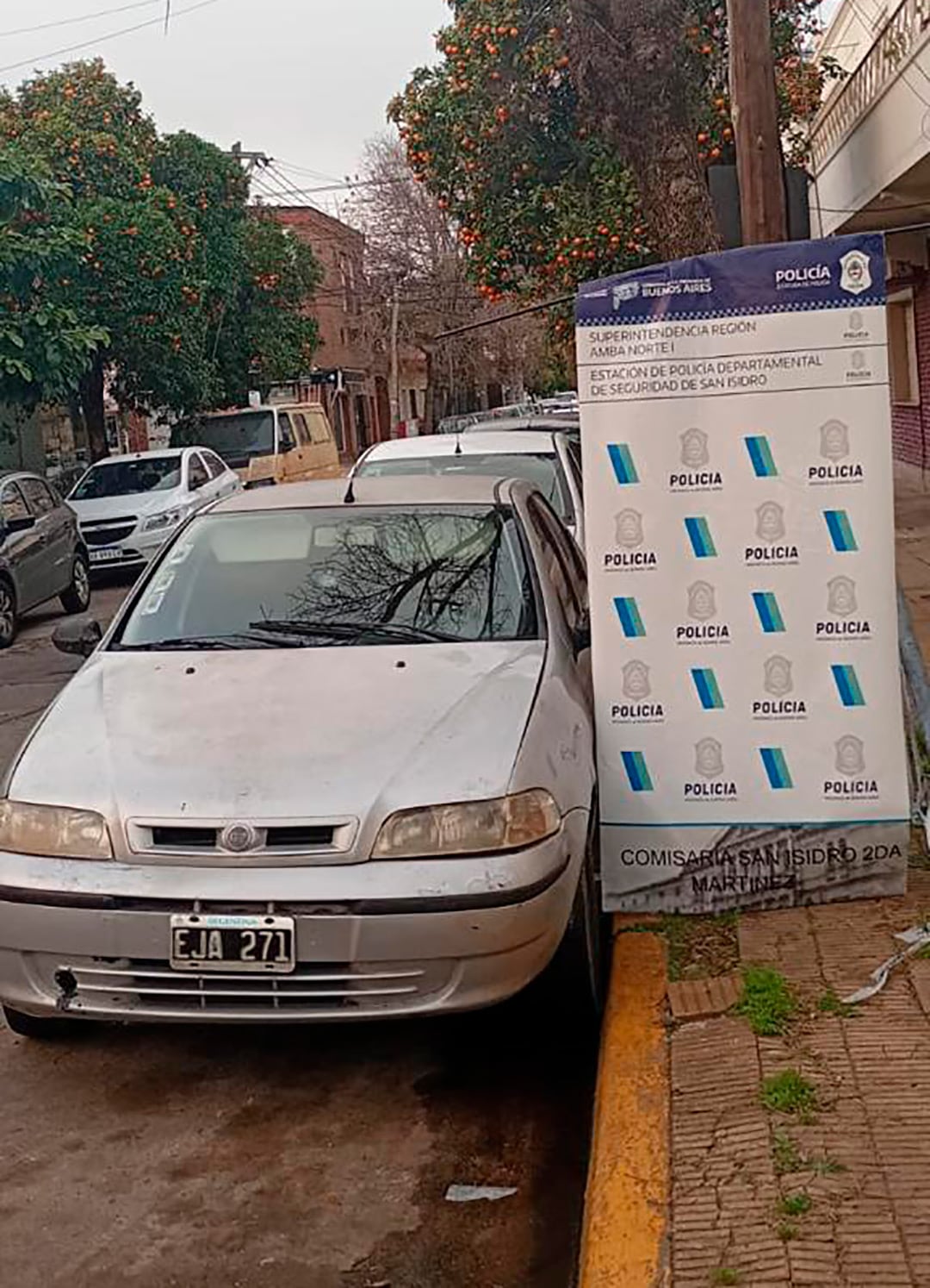 El auto utilizado en el robo de la camioneta