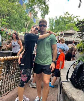 “Matías agarra nalga como quien