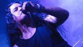 Mediante a redes sociales, la