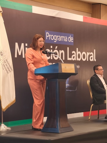 Raquel Morán, enfermera salvadoreña de 29 años, comparte su testimonio durante el lanzamiento del nuevo destino laboral hacia Italia. Infobae Centroamérica/ Elizabeth Minero.