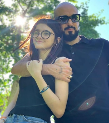 Abel Pintos y Guillermina, su