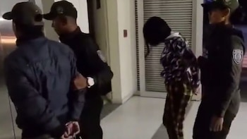 Capturan a dos personas con