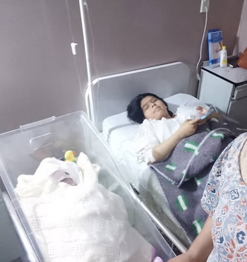 As vítimas morreram poucos dias depois de a jovem mãe ter sido operada