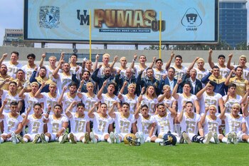 Pumas CU se toman foto