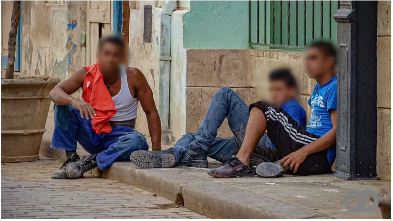 Especialistas en adicciones alertan sobre el incremento del doscientos por ciento en el uso de sustancias baratas entre los jóvenes caribeños, quienes recurren a mezclas peligrosas para evadir la difícil crisis económica local. (Imagen de cortesía)