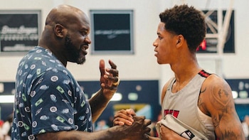 Shaquille O'Neal junto a Shaarif,