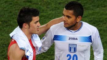 Amado Guevara y David Villa