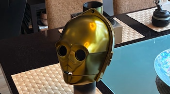 Cabeza de C3-PO con IA
