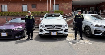 Entre los vehículos recuperados se encontraban modelos de lujo, incluyendo Mercedes GLE, BMW Serie 2 M240, Toyota Hilux y BMW X3 - crédito Mebog