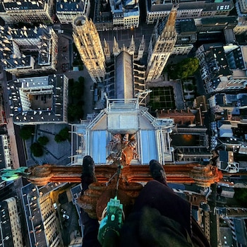 Ian Menéndez escala la iglesia más alta de Francia