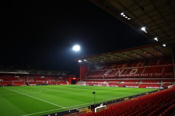 El estadio City Ground vivirá una auténtica noche de Premier League - crédito Andrew Boyers / REUTERS